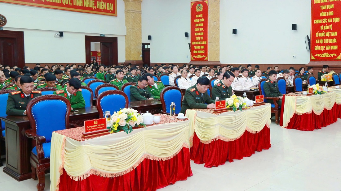 Các đại biểu tham dự buổi lễ