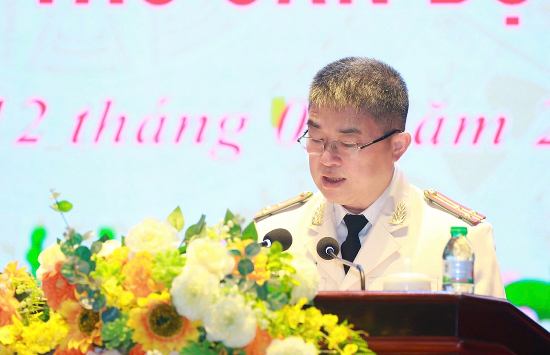 Đồng chí Thượng tá Hoàng Ngọc Hiếu, Trưởng phòng An ninh kinh tế, đại diện các đồng chí nghỉ công tác trước hạn tuổi phục vụ cao nhất trong Công an nhân dân phát biểu