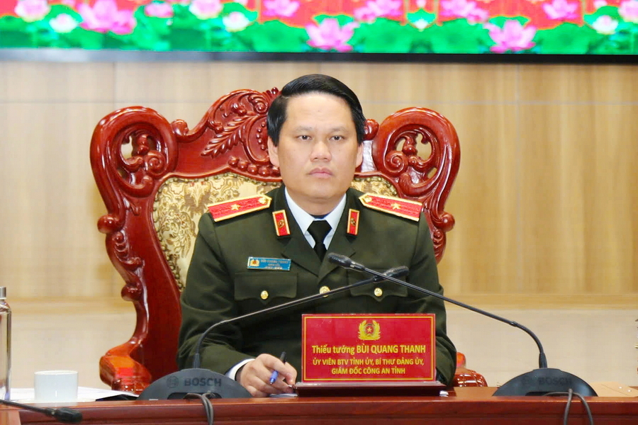 Đồng chí Thiếu tướng Bùi Quang Thanh, Ủy viên Ban Thường vụ Tỉnh ủy, Bí thư Đảng ủy, Giám đốc Công an tỉnh chủ trì Hội nghị tại điểm cầu Công an tỉnh Nghệ An