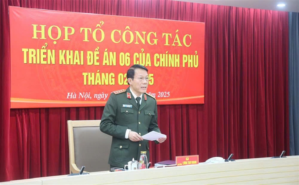  Đồng chí Đại tướng Lương Tam Quang, Ủy viên Bộ Chính trị, Bộ trưởng Bộ Công an, Tổ trưởng Tổ công tác triển khai Đề án 06 phát biểu tại Cuộc họp