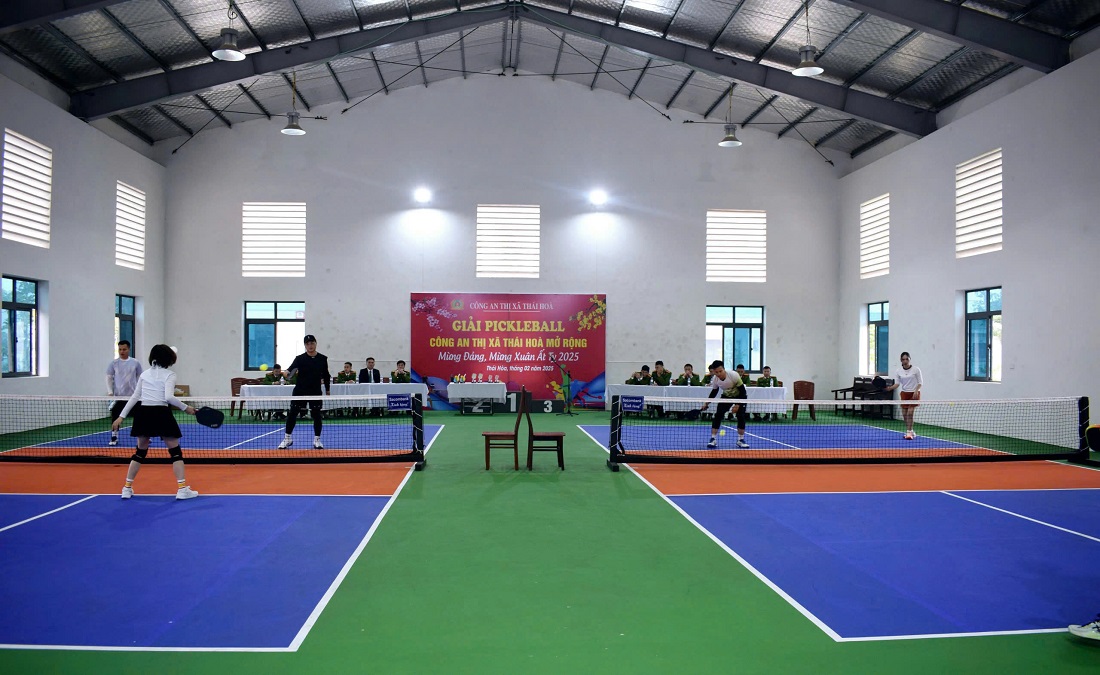 Các vận động viên thi đấu sôi nổi, cống hiến cho khán giả những pha bóng hay, đẹp mắt, đường chuyền dứt khoát