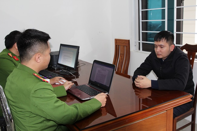 Công an thành phố Vinh bắt khẩn cấp, tạm giữ hình sự đối tượng đánh nam sinh sau khi bị va chạm giao thông