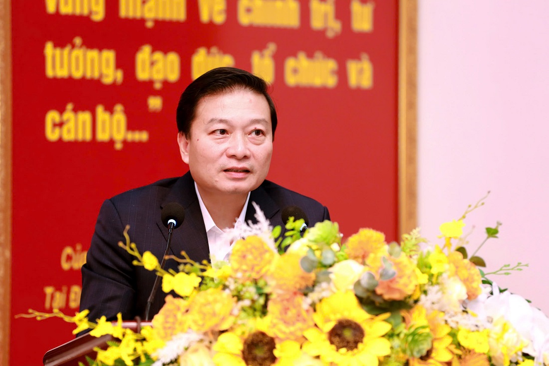 Đồng chí Lê Hồng Vinh, Phó Bí thư Tỉnh ủy, Chủ tịch UBND tỉnh phát biểu chỉ đạo tại Hội nghị