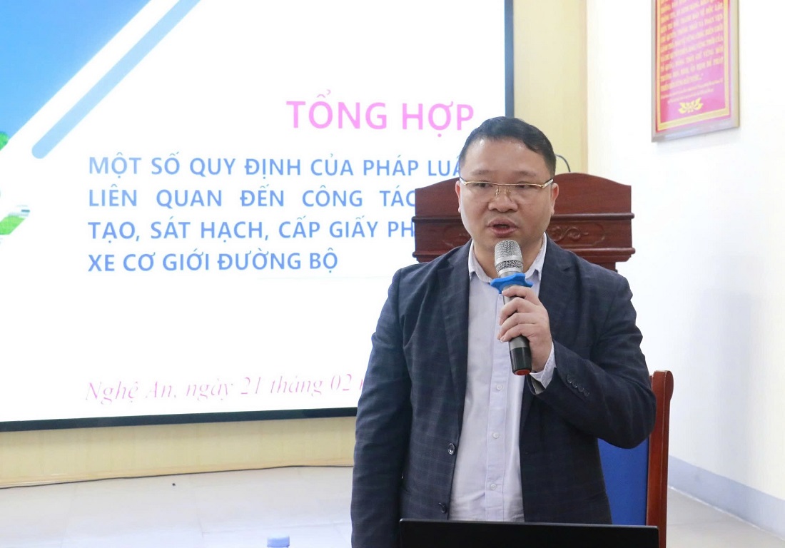 Cán bộ Sở GTVT quán triệt các nội dung trong phần lý thuyết