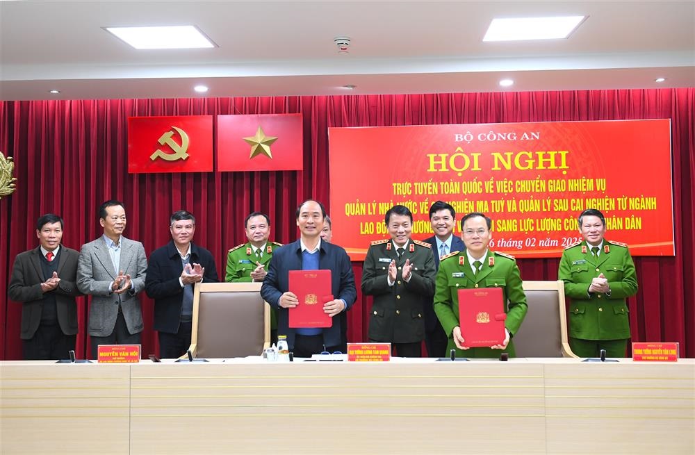Ký biên bản chuyển giao nhiệm vụ quản lý nhà nước về cai nghiện ma túy và quản lý sau cai nghiện ma túy từ Bộ Lao động - thương binh và xã hội về Bộ Công an