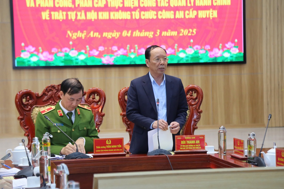 Đồng chí Bùi Thanh An, Ủy viên Ban Thường vụ Tỉnh ủy, Phó Chủ tịch UBND tỉnh phát biểu tại buổi làm việc