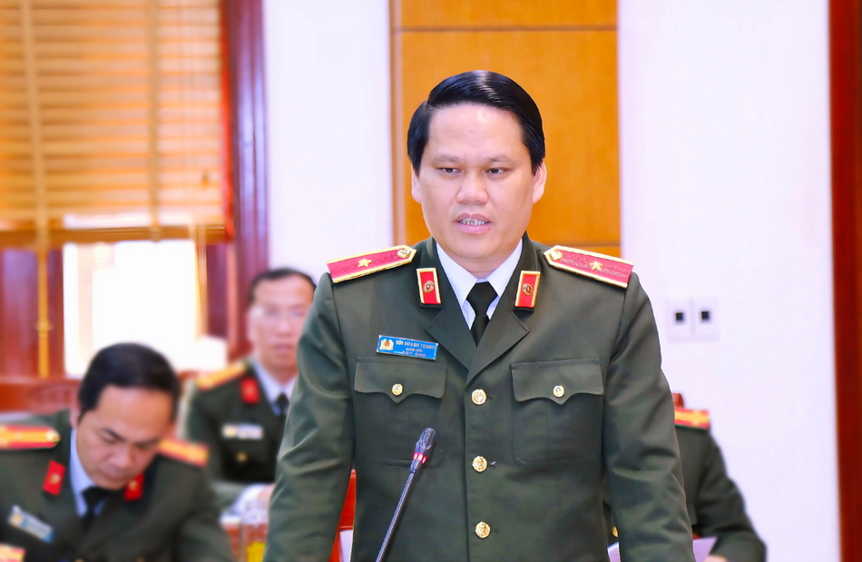 Đồng chí Thiếu tướng Bùi Quang Thanh, Ủy viên Ban Thường vụ Tỉnh ủy, Bí thư Đảng ủy, Giám đốc Công an tỉnh phát biểu tại buổi làm việc
