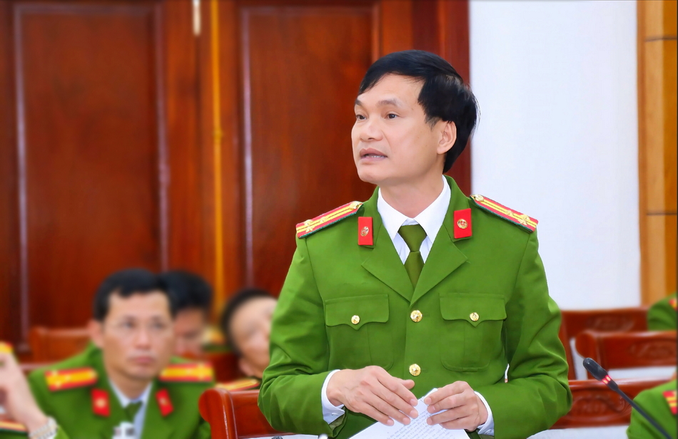 Đại diện lãnh đạo các phòng nghiệp vụ Công an tỉnh phát biểu