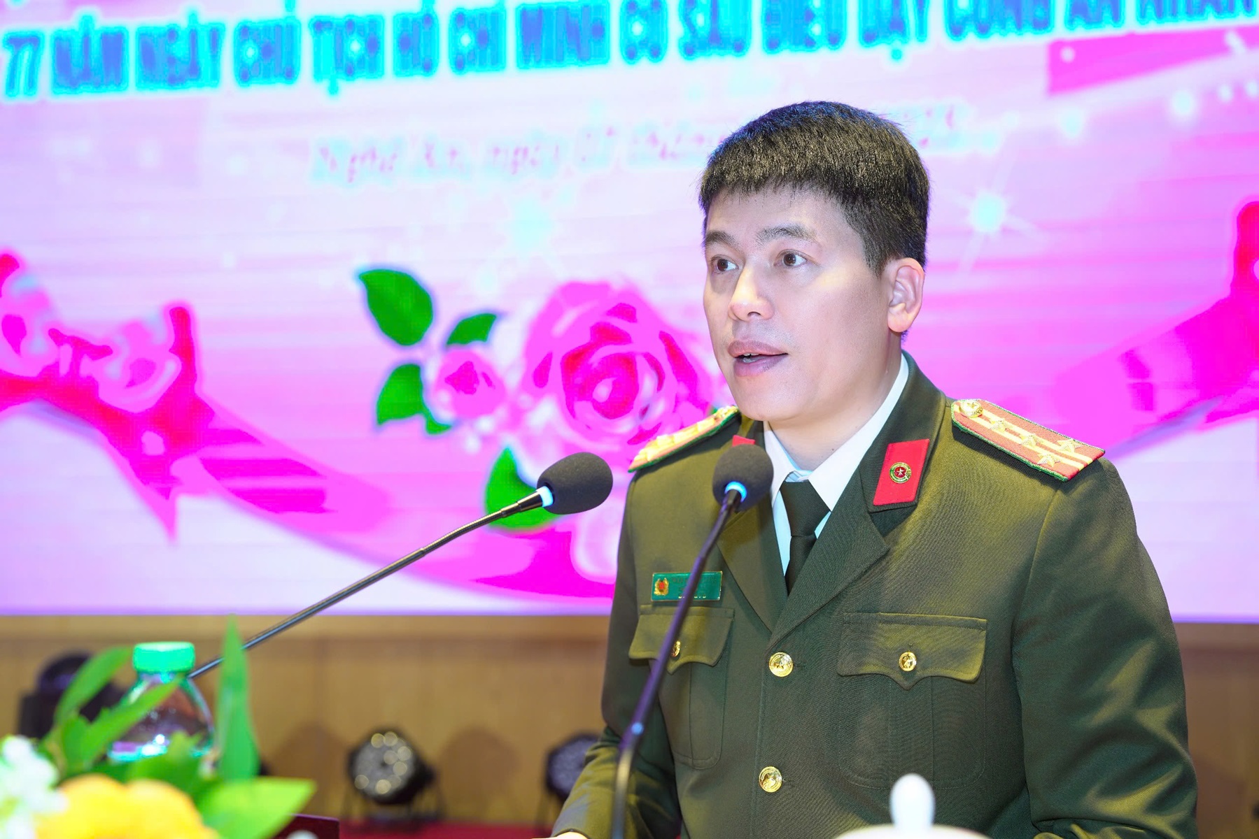 Đại tá Trần Hồng Quang, Phó Giám đốc Công an tỉnh Nghệ An phát biểu tại buổi lễ