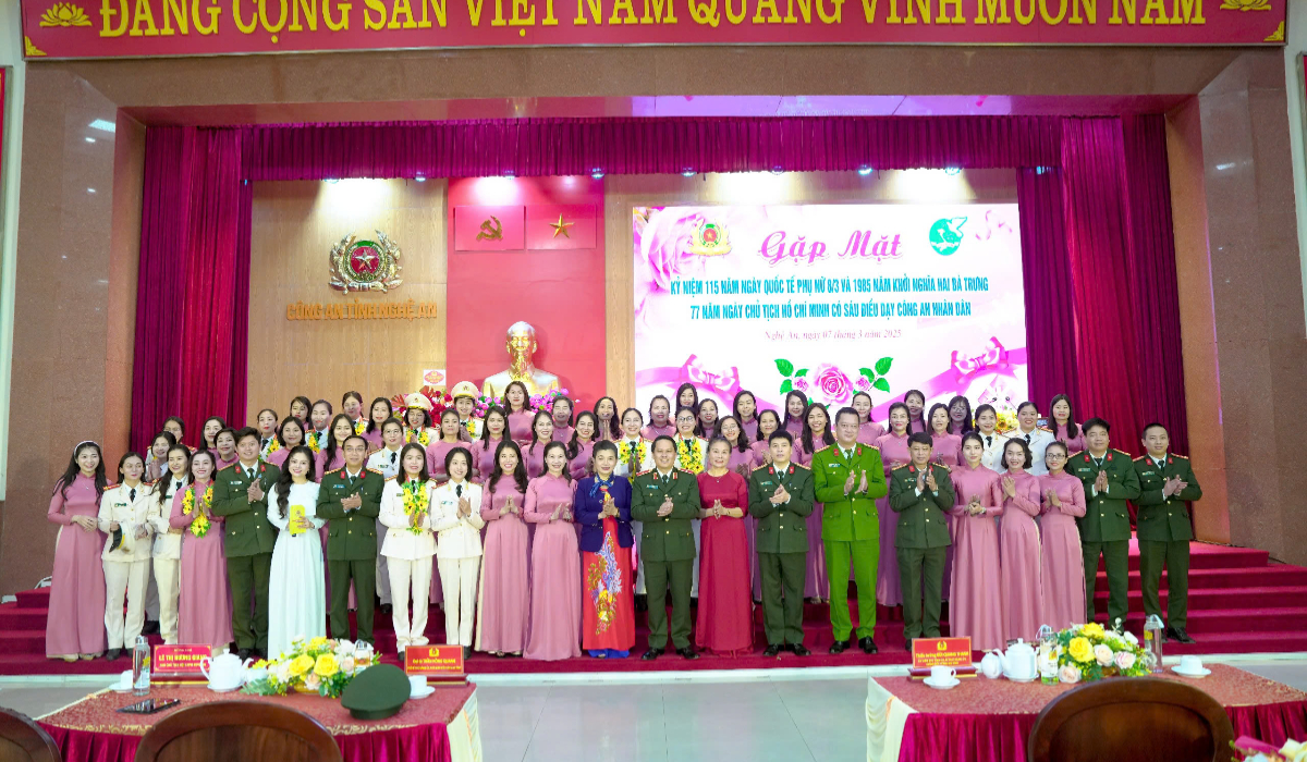 Tuyên dương Phụ nữ Công an Nghệ An tiêu biểu