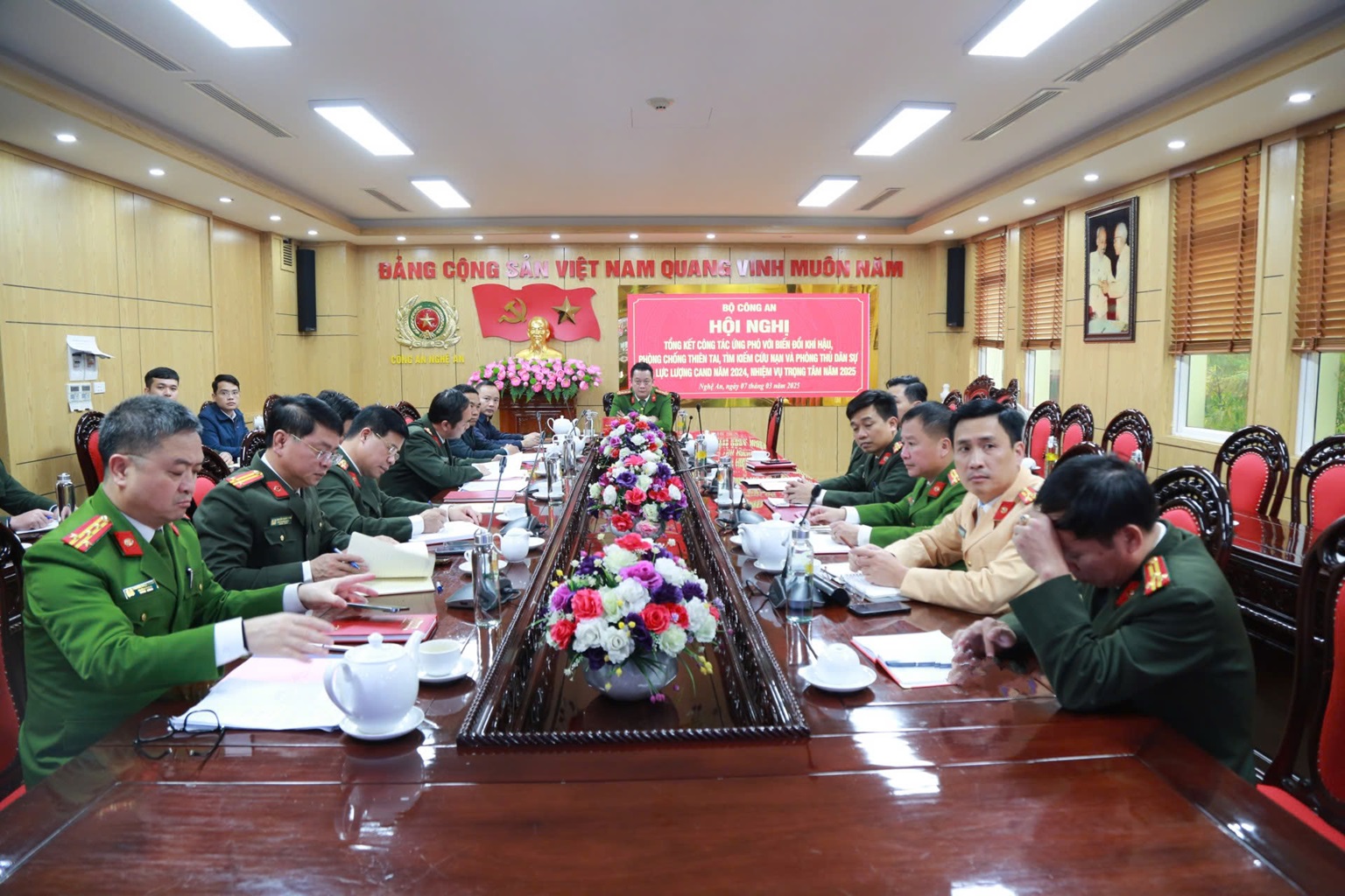 Đại biểu tham dự hội nghị trực tuyến tại điểm cầu Công an tỉnh Nghệ An