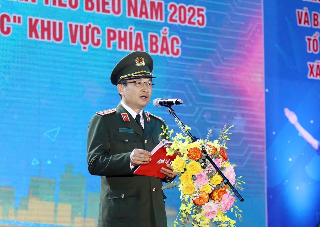 Trung tướng Nguyễn Ngọc Toàn - Cục trưởng Cục Công tác chính trị Bộ Công an phát biểu tại buổi Lễ