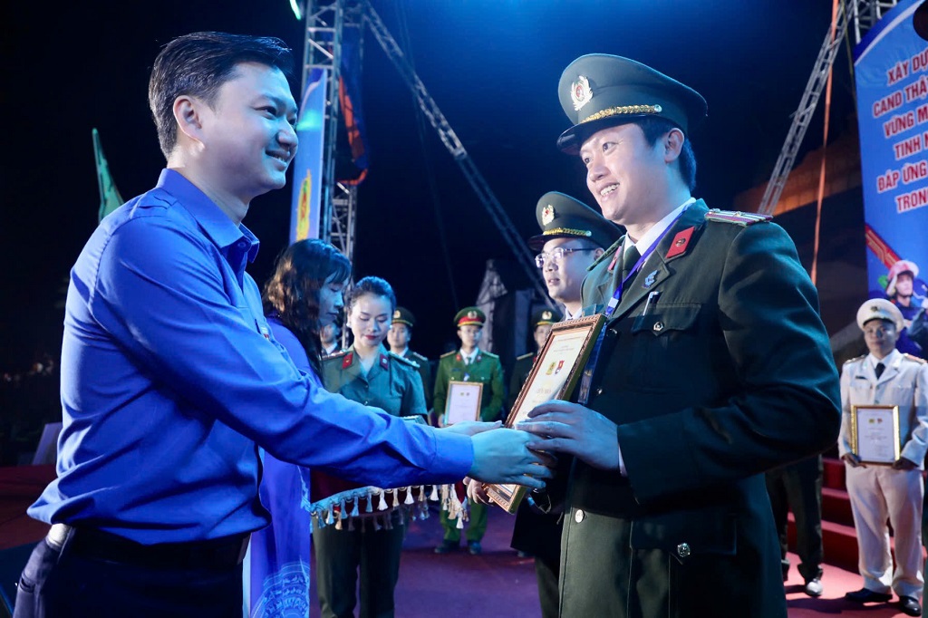 Ban Tổ chức đã trao Giải A cho các đơn vị xuất sắc tại Hội trại