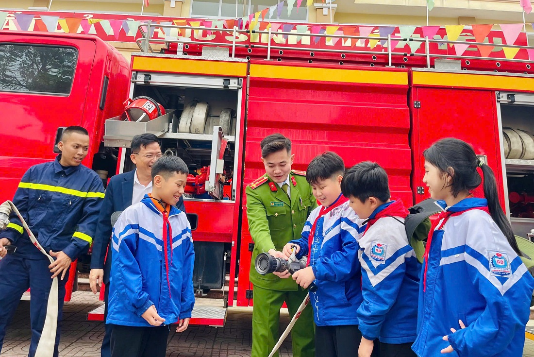 Tham quan phương tiện, trang thiết bị chữa cháy