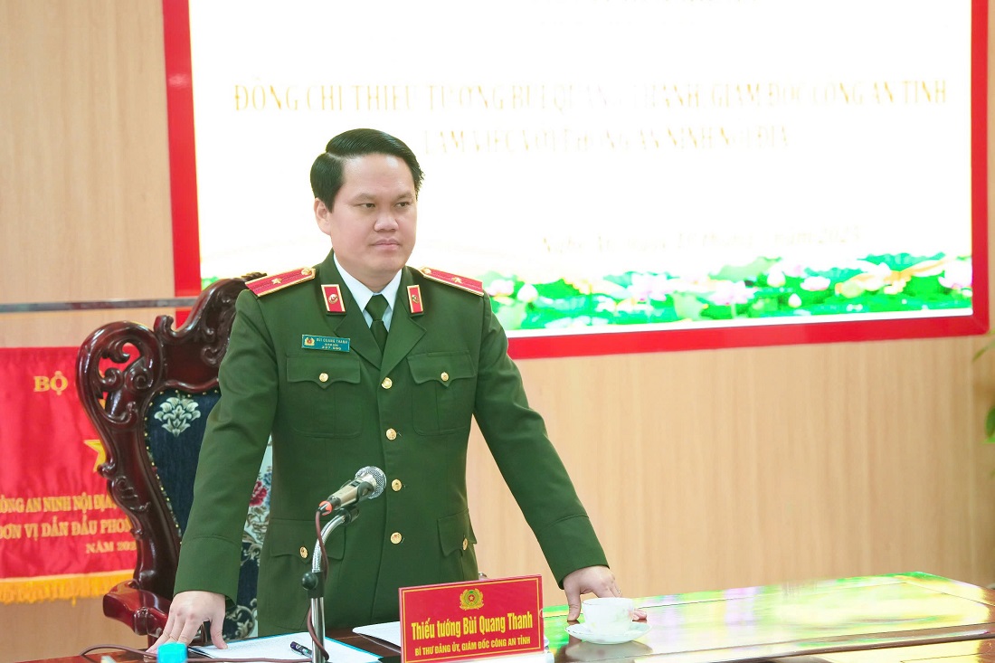 Đồng chí Thiếu tướng Bùi Quang Thanh, Ủy viên Ban Thường vụ Tỉnh ủy, Bí thư Đảng ủy, Giám đốc Công an tỉnh phát biểu chỉ đạo tại buổi làm việc