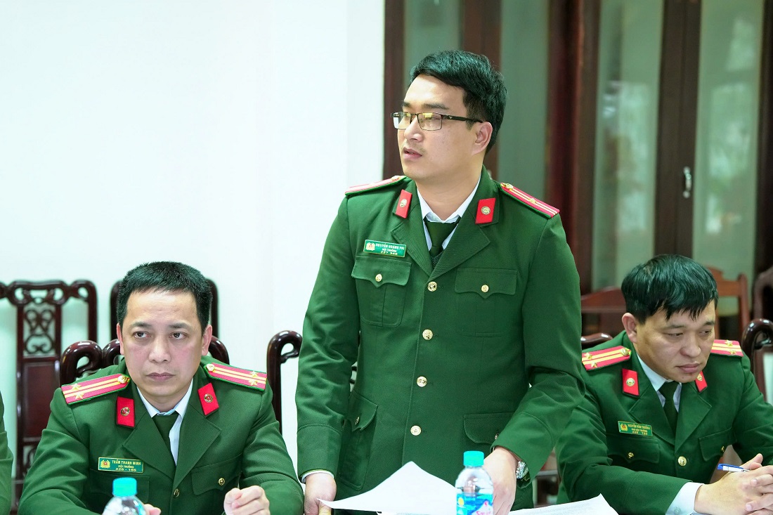Đại diện lãnh đạo, chỉ huy đội Phòng An ninh nội địa phát biểu tại buổi làm việc
