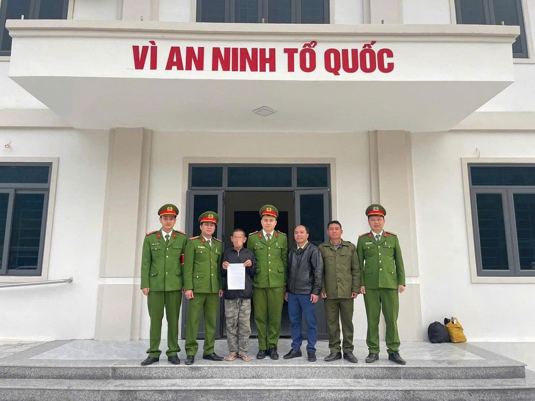 Ông T. được Công an xã Yên Thắng bàn giao cho người thân