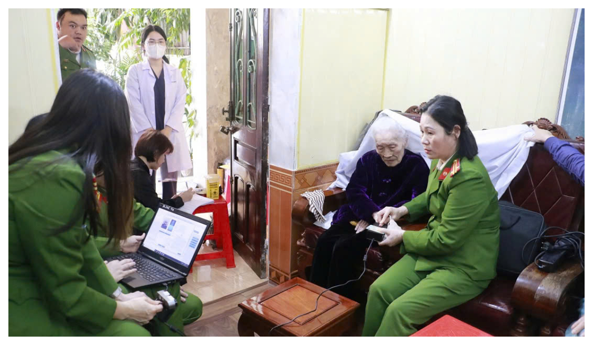 Đến tận nhà thu nhận mẫu ADN cho thân nhân liệt sĩ chưa rõ thông tin