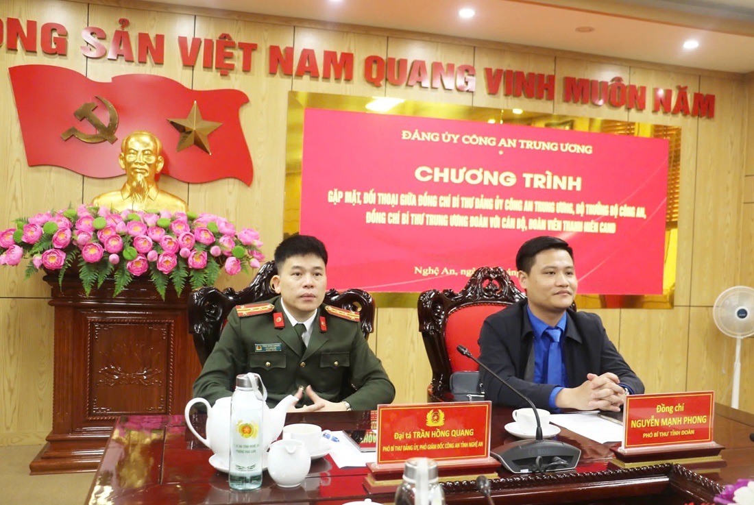 Tại điểm cầu Công an tỉnh Nghệ An, các đồng chí: Đại tá Trần Hồng Quang, Phó Bí thư Đảng ủy, Phó Giám đốc Công an tỉnh; đồng chí Trần Mạnh Phong, Phó Bí thư Tỉnh đoàn chủ trì buổi tọa đàm