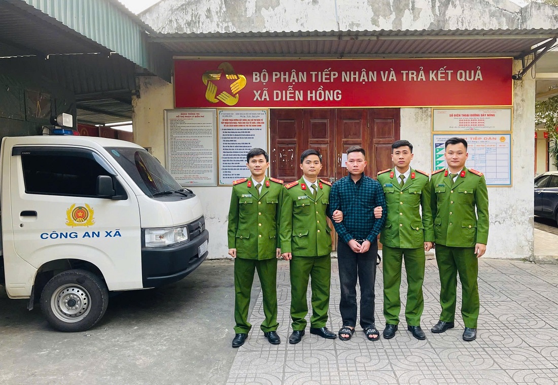 Đối tượng Nguyễn Văn Vương bị Công an xã Diễn Hồng bắt giữ