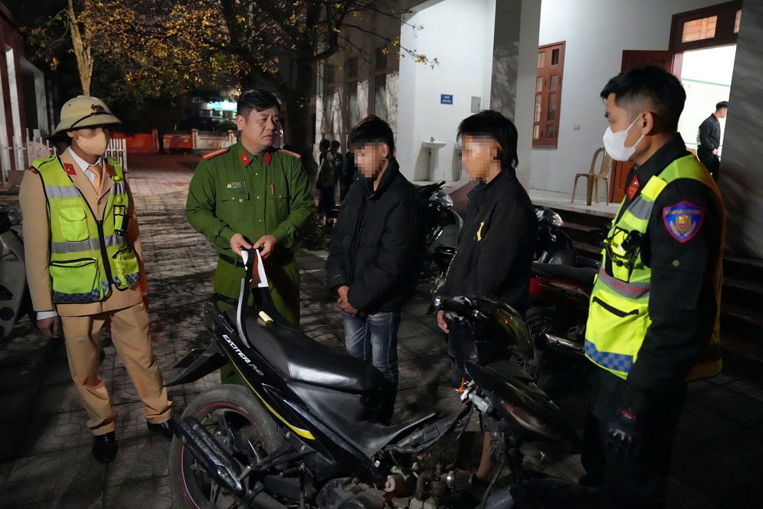 Xử lý nghiêm các trường hợp mang theo hung khí nguy cơ gây thương tích