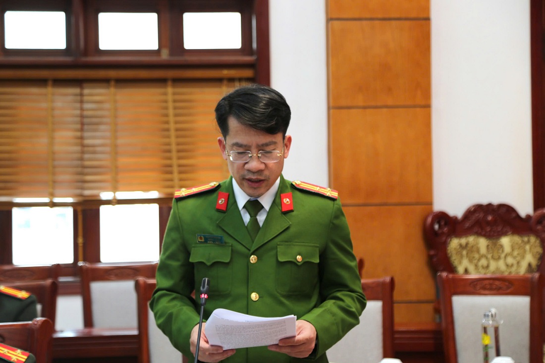 Đại diện Lãnh đạo Phòng Tham mưu và Phòng Cảnh sát ĐTTP về tham nhũng, kinh tế, buôn lậu, môi trường quán triệt nội dung Kế hoạch số 135 của Bộ Công an; đồng thời báo cáo tóm tắt kết quả bước đầu triển khai thực hiện Kế hoạch