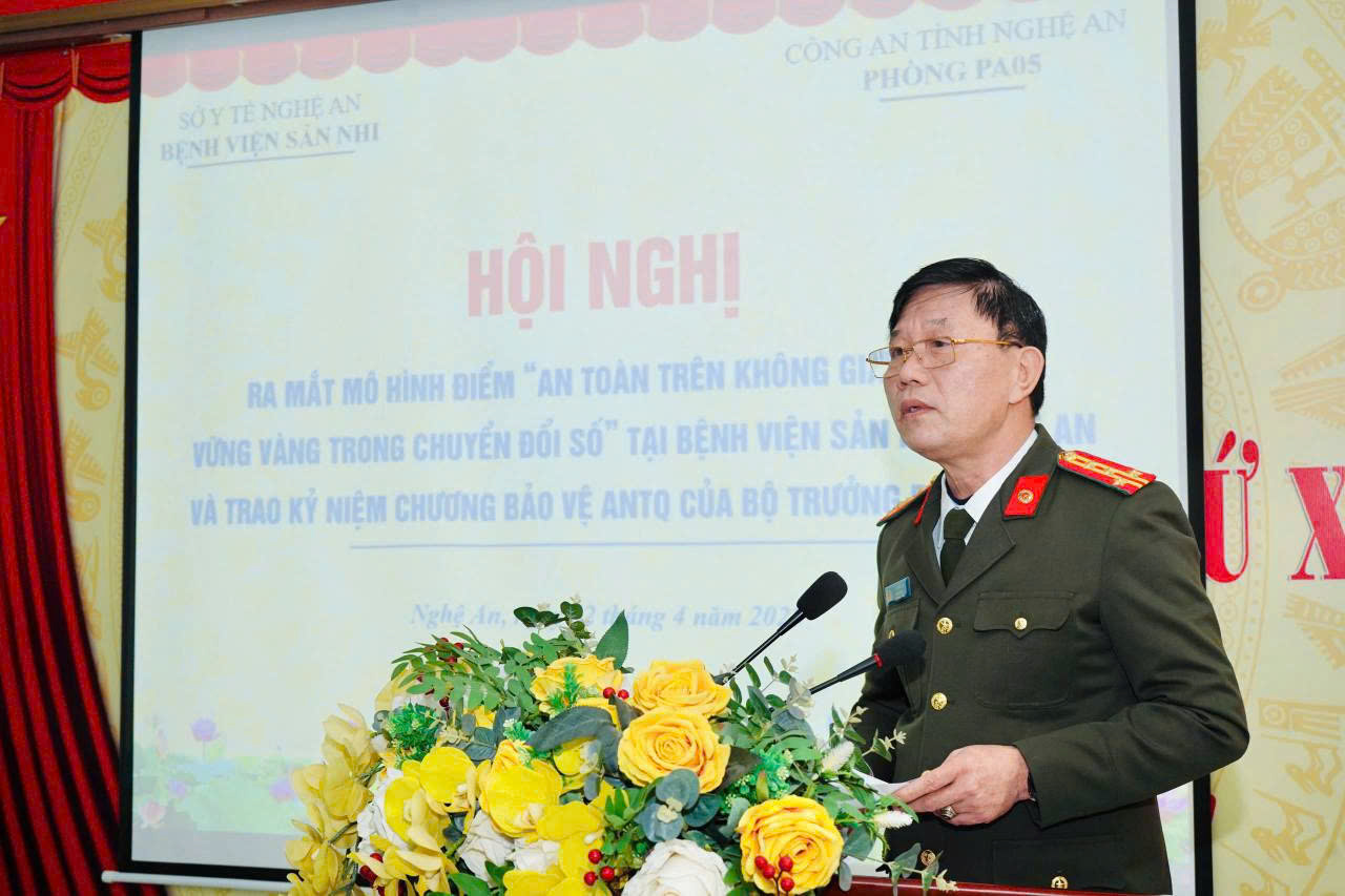 Đồng chí Đại tá Lê Văn Thái - Phó Giám đốc Công an tỉnh Nghệ An phát biểu tại hội nghị