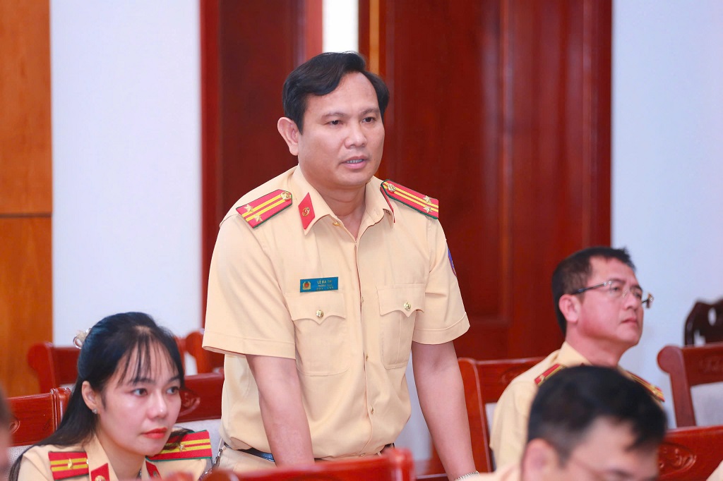 Các đại biểu thảo luận tại buổi làm việc