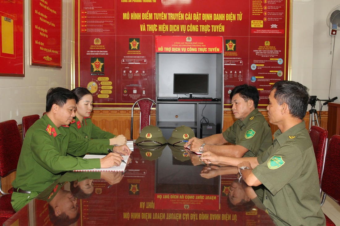 Ông Tạo thường xuyên tham gia các cuộc họp để nắm bắt kịp thời các chủ trương, chính sách và quy định mới, nhằm đảm bảo thực hiện đúng theo định hướng, yêu cầu của cấp trên