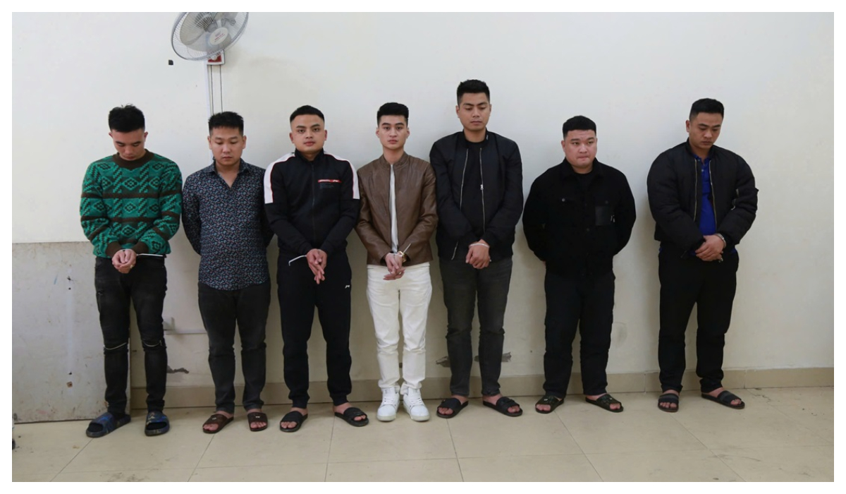 Công an Nghệ An đột kích chung cư bắt nhóm tổ chức sử dụng ma túy