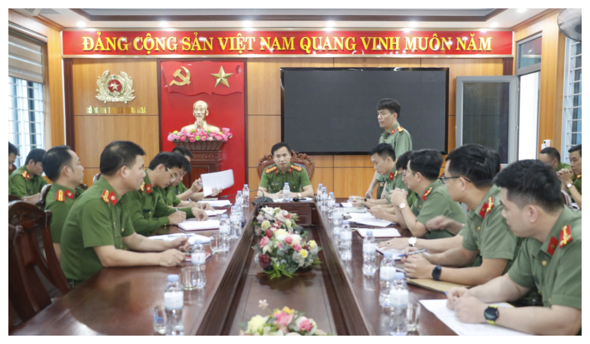 Đồng chí Phó Giám đốc Công an tỉnh làm việc với Tổ địa bàn số 02