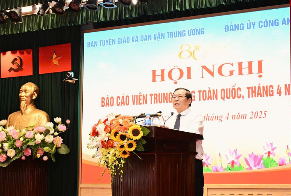 Đồng chí Lại Xuân Môn, Phó Trưởng ban Thường trực, Ban Tuyên giáo và Dân vận Trung ương phát biểu định hướng tuyên truyền