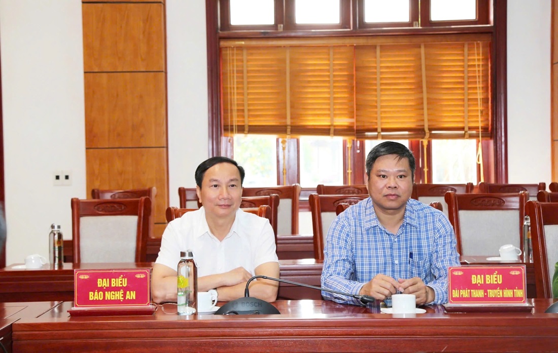 Tham dự tại điểm cầu Công an tỉnh Nghệ An có đại diện Lãnh đạo các cơ quan báo chí: Báo Nghệ An, Đài Phát thanh – Truyền hình tỉnh