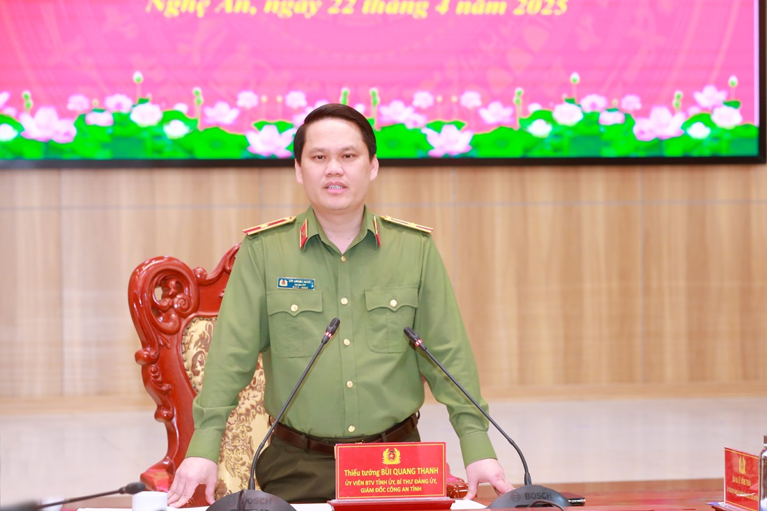 Đồng chí Thiếu tướng Bùi Quanh Thanh, Ủy viên Ban Thường vụ Tỉnh ủy, Bí thư Đảng ủy, Giám đốc Công an tỉnh Nghệ An chỉ đạo Hội nghị