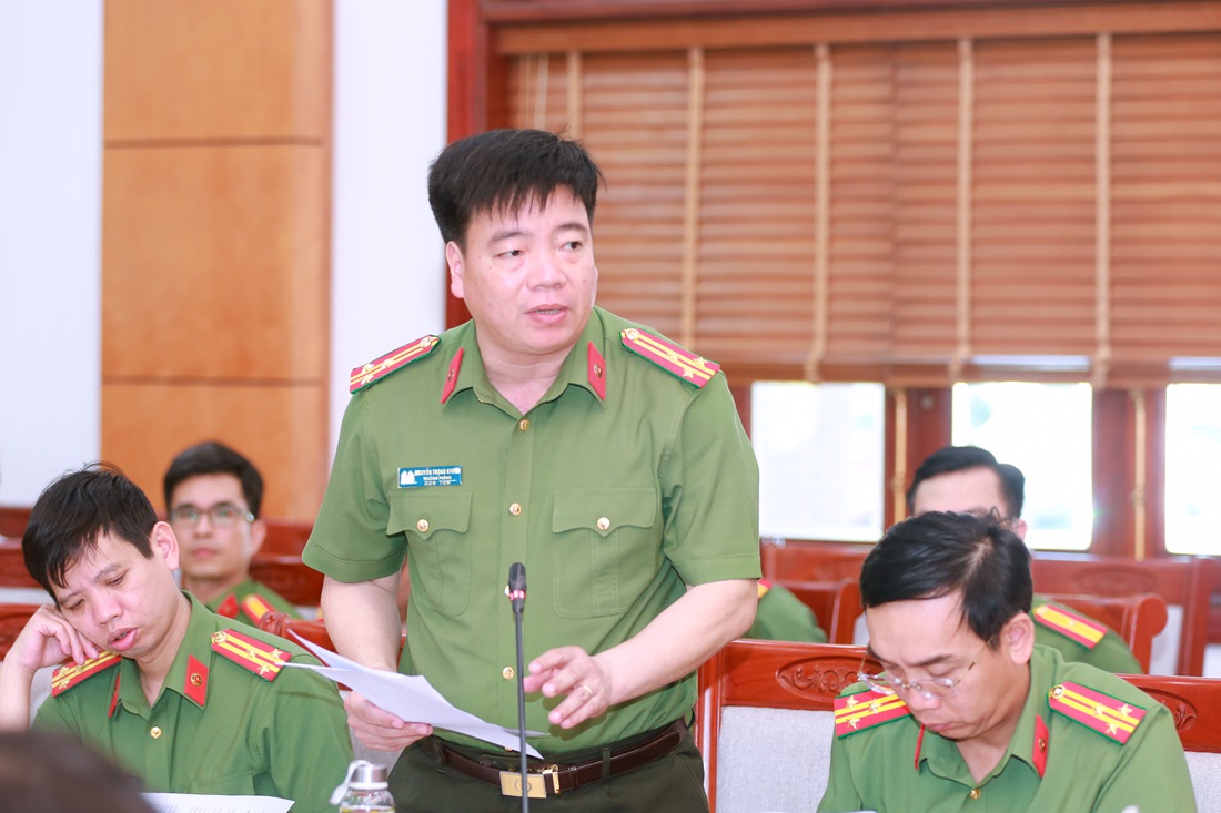 Đại diện lãnh đạo các phòng nghiệp vụ trình bày kế hoạch tổ chức các sự kiện