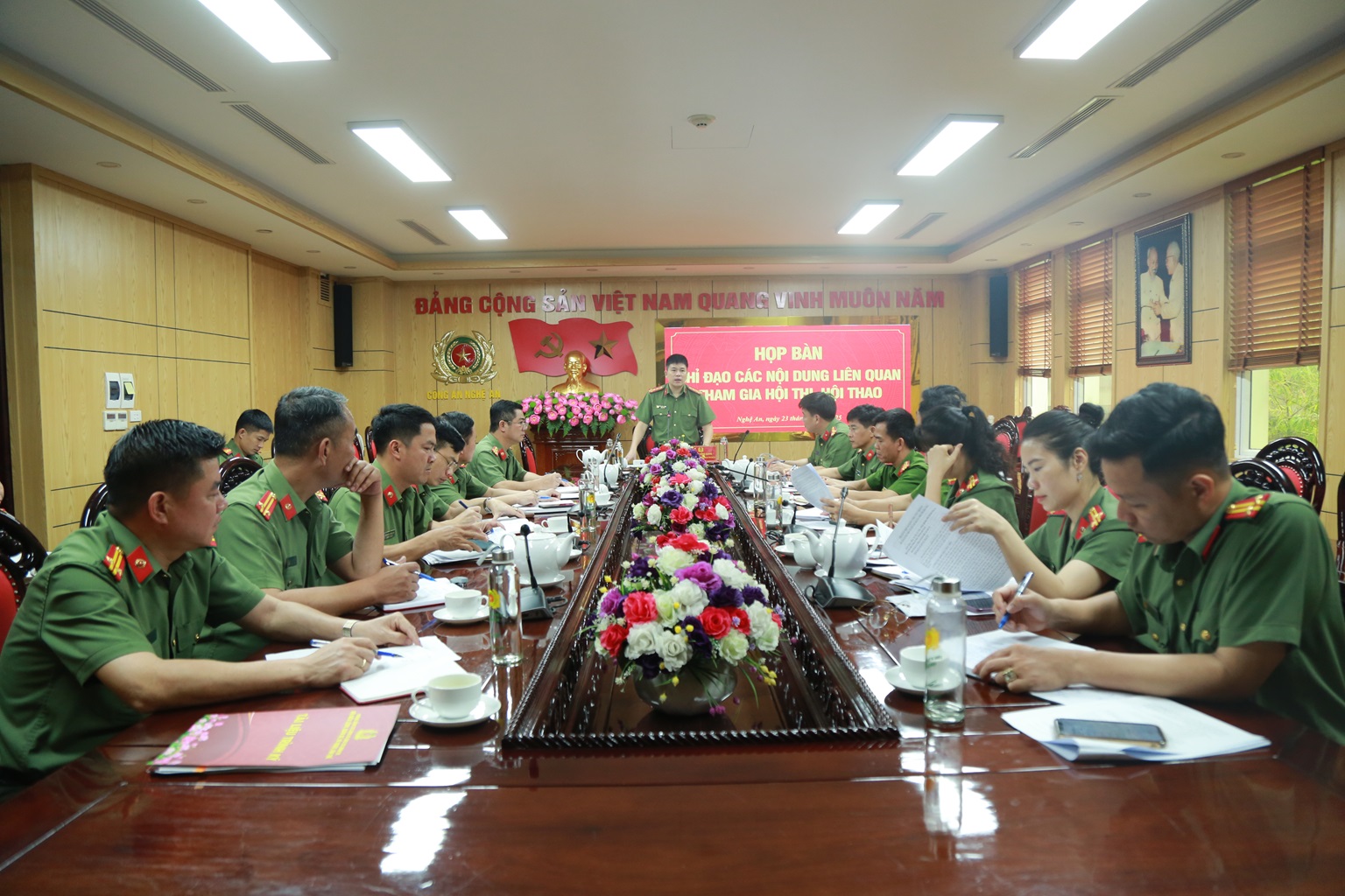Đồng chí Đại tá Trần Hồng Quang, Phó Giám đốc Công an tỉnh phát biểu chỉ đạo tại Hội nghị