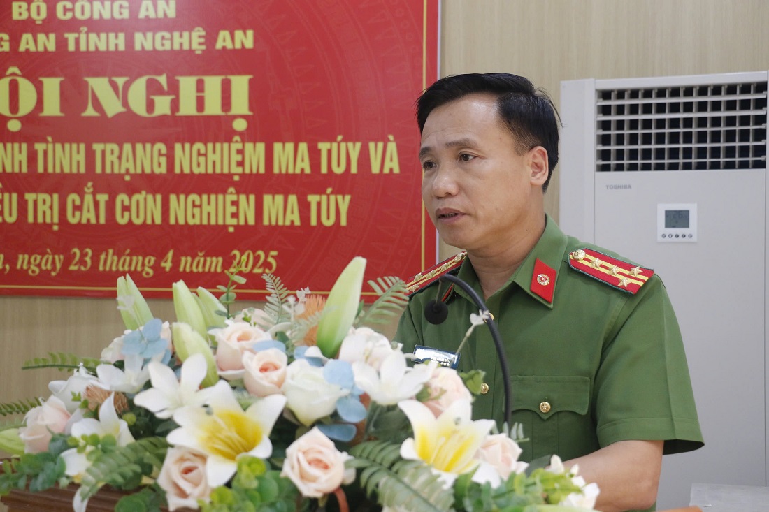 Đồng chí Đại tá Nguyễn Duy Thanh -Phó Giám đốc Công an tỉnh Nghệ An phát biểu tại buổi tập huấn