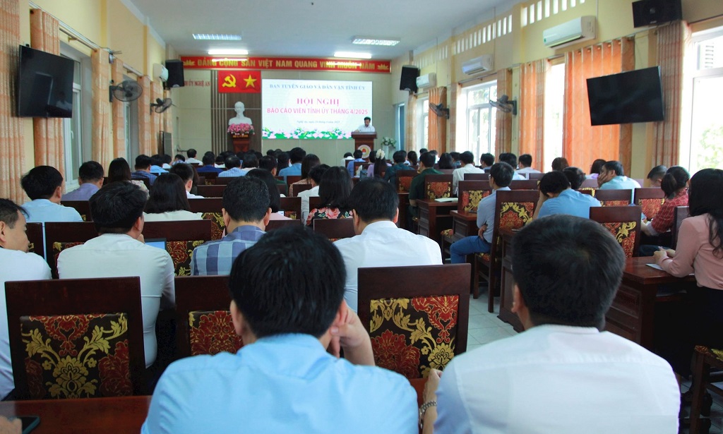 Tập trung tuyên truyền kỷ niệm các ngày lễ lớn của đất nước và 80 năm Ngày truyền thống lực lượng CAND.