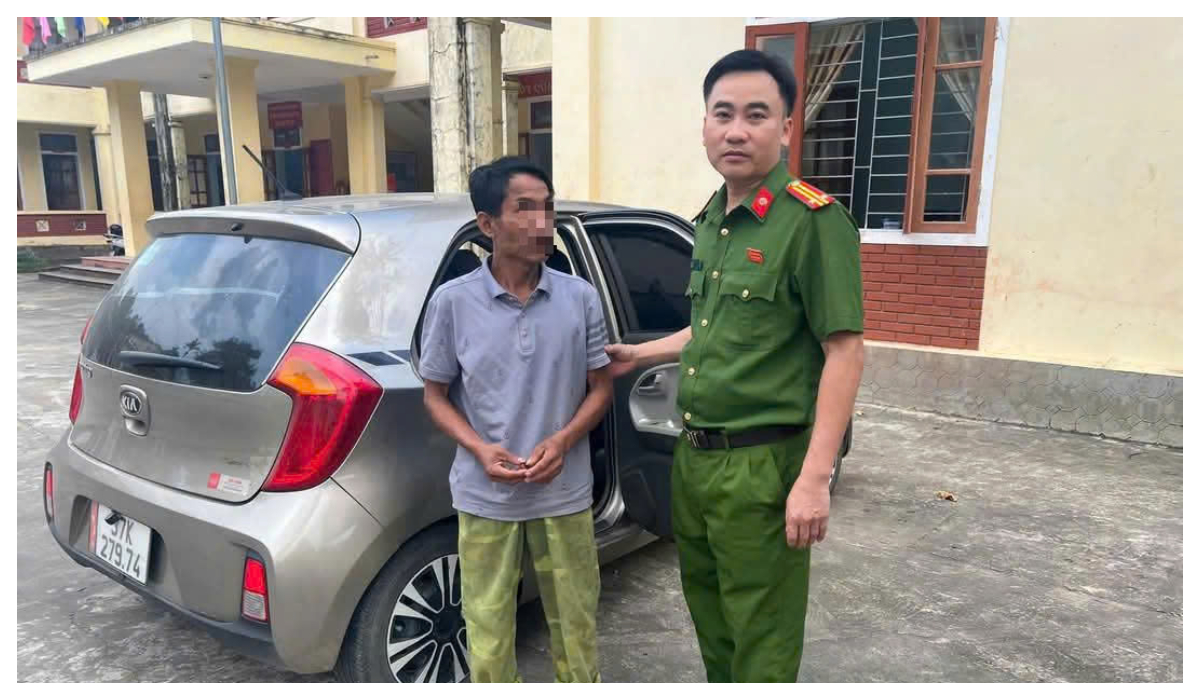 Công an xã giúp người đàn ông đi lạc trở về với gia đình