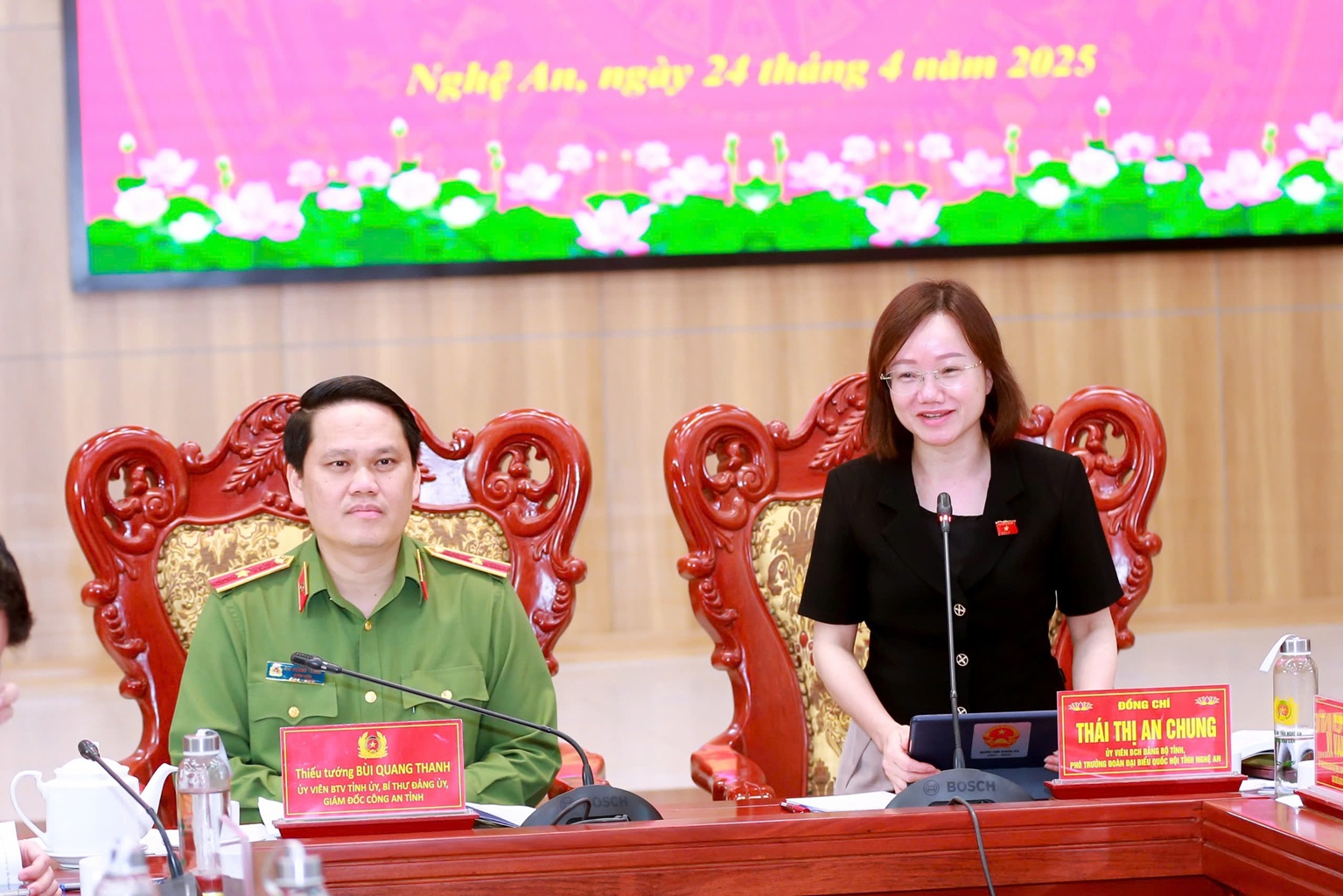 Đồng chí Thái Thị An Chung - Phó Trưởng Đoàn ĐBQH tỉnh phát biểu tại Hội thảo