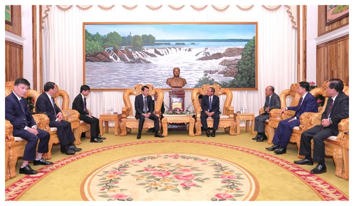 Bộ trưởng Lương Tam Quang chào xã giao Phó Thủ tướng, Bộ trưởng Bộ Công an Lào Vilay Lakhamphong