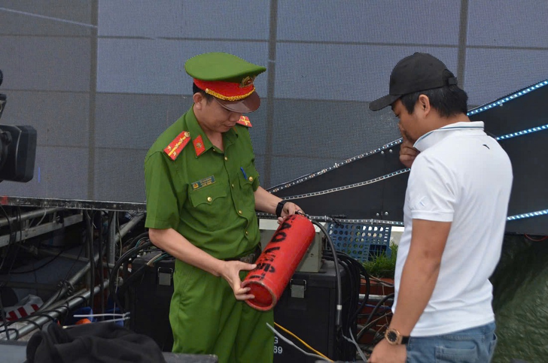 Công an Nghệ An tăng cường lực lượng tổ chức kiểm tra an toàn PCCC và CNCH tại những cơ sở trọng điểm diễn ra các hoạt động của lễ kỷ niệm, các cơ sở có nguy cơ về cháy nổ và xử lý nghiêm các trường hợp vi phạm quy định về PCCC