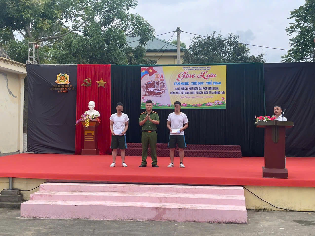 Trao thưởng cho các đội thi, cá nhân đạt thành tích cao
