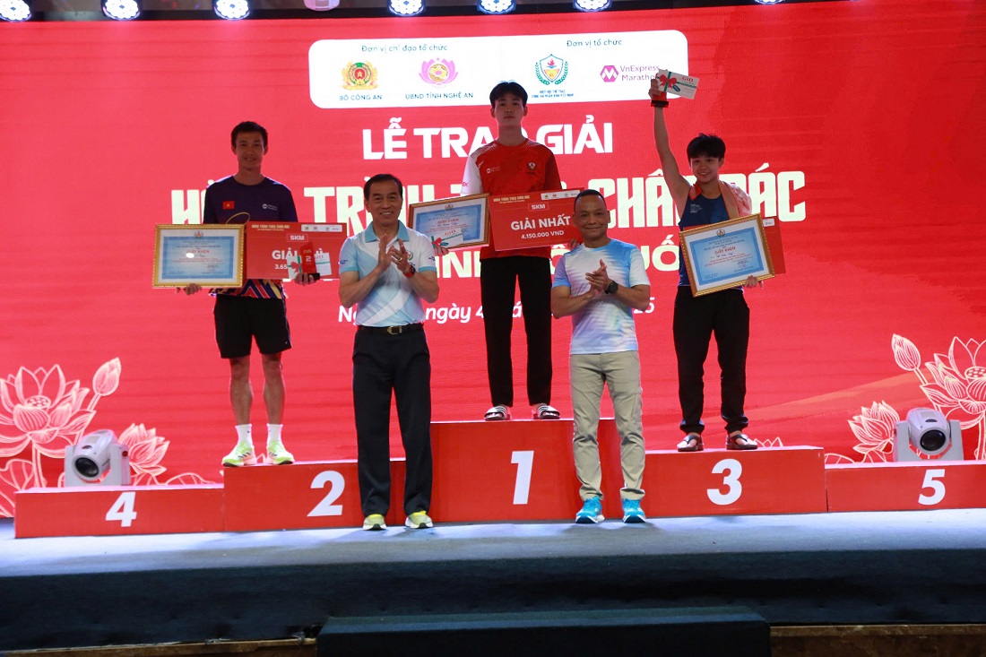 Trao giải cự ly 05km nam