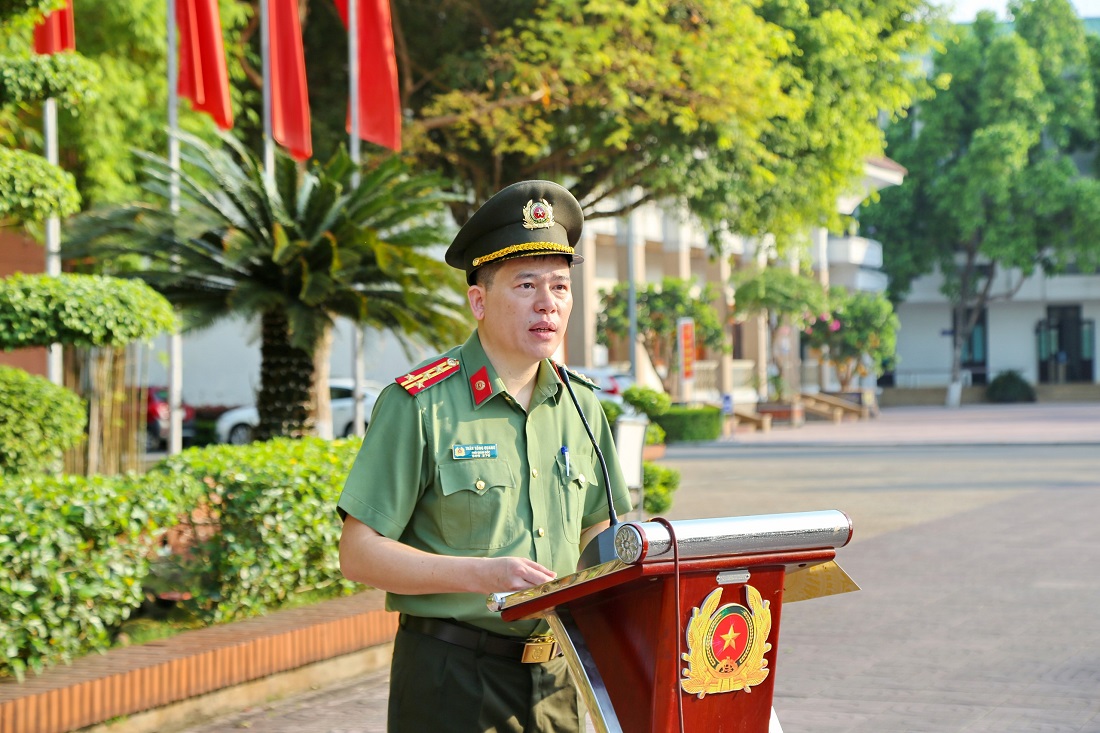 Đồng chí Đại tá Trần Hồng Quang, Phó Bí thư Đảng ủy, Phó Giám đốc Công an tỉnh phát động phong trào học tập và làm theo tấm gương dũng cảm của Liệt sĩ - Thiếu tá Nguyễn Đăng Khải trong toàn lực lượng Công an tỉnh nhà