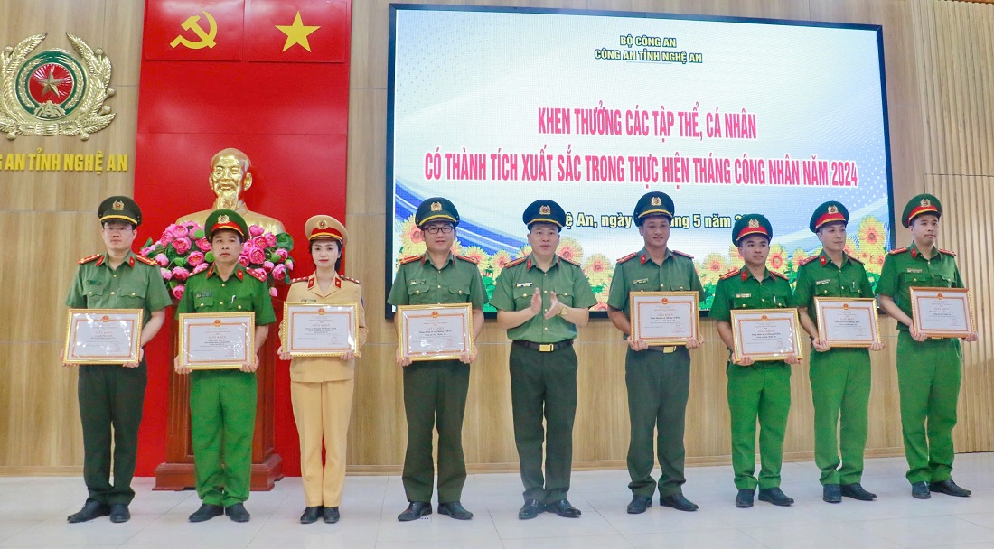 Các đồng chí có thành tích xuất sắc trong triển khai thực hiện Tháng Công nhân năm 2024