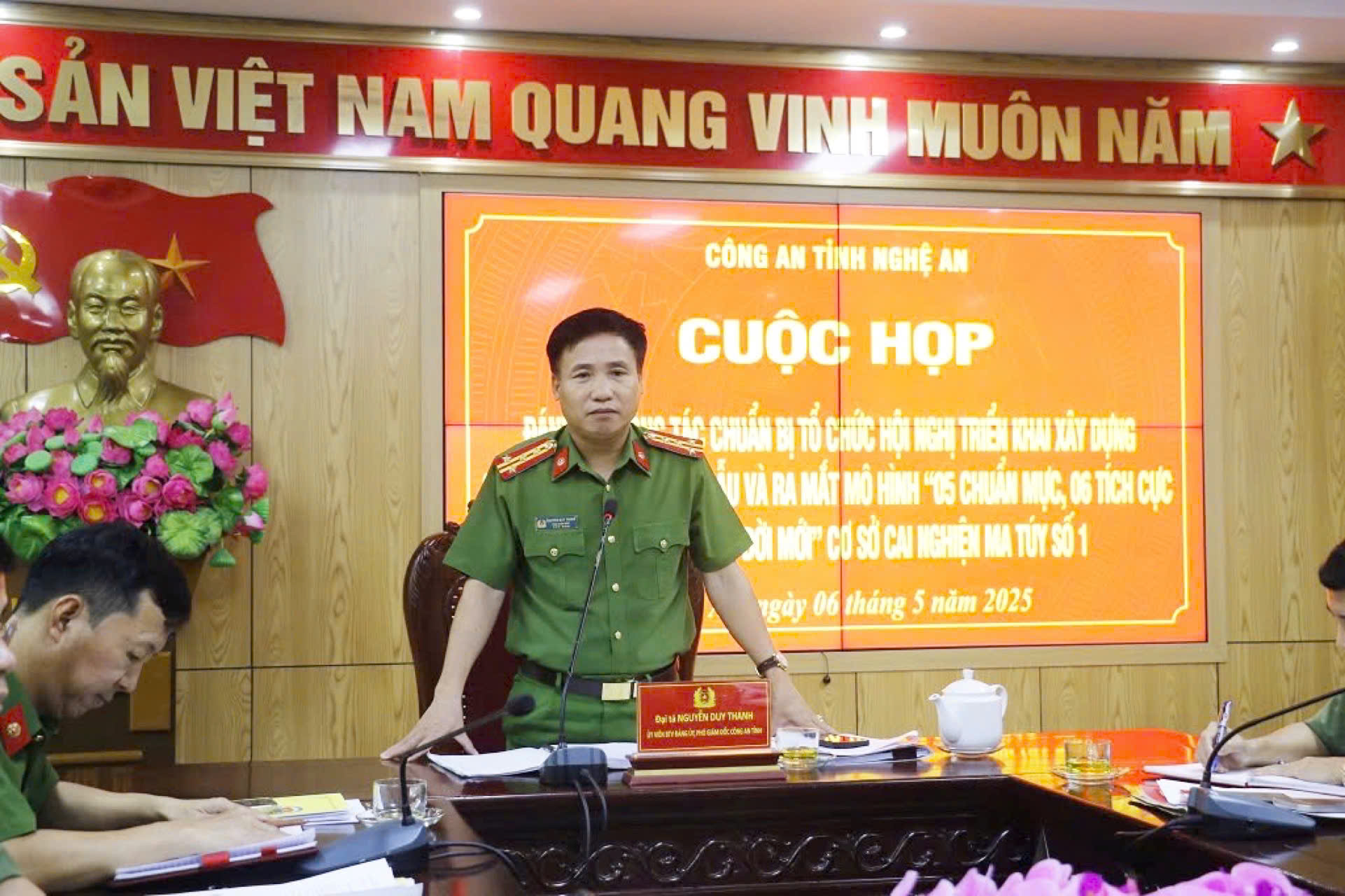Đồng chí Đại tá Nguyễn Duy Thanh, Phó Giám đốc Công an tỉnh phát biểu chỉ đạo tại cuộc họp