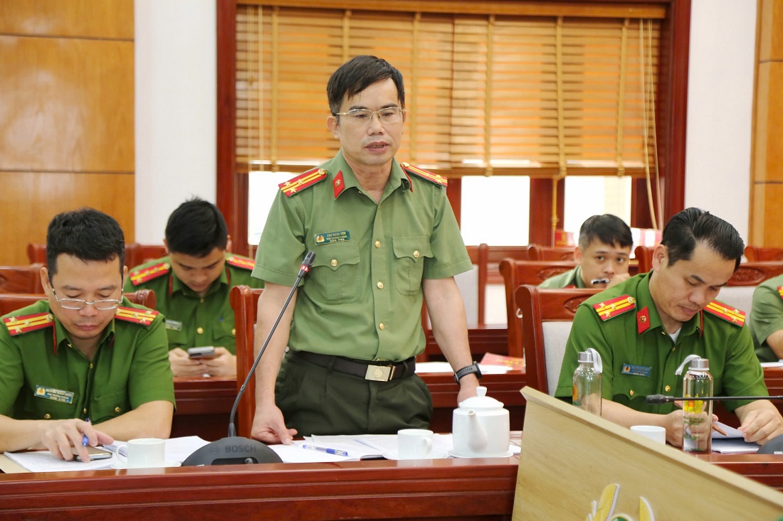 Các đại biểu tiến hành thảo luận