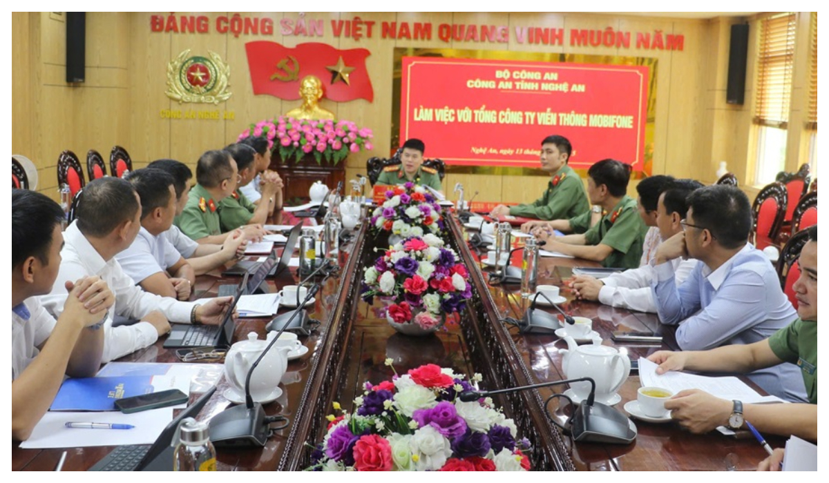 Công an Nghệ An làm việc với Tổng Công ty Viễn thông Mobifone