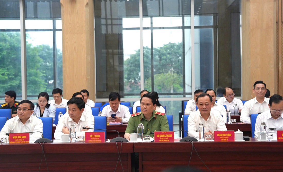 Đồng chí Thiếu tướng Bùi Quang Thanh, Ủy viên Ban Thường vụ Tỉnh ủy, Bí thư Đảng ủy, Giám đốc Công an tỉnh tham dự buổi làm việc của đồng chí Tổng Bí thư Tô Lâm với Ban Thường vụ Tỉnh ủy Nghệ An